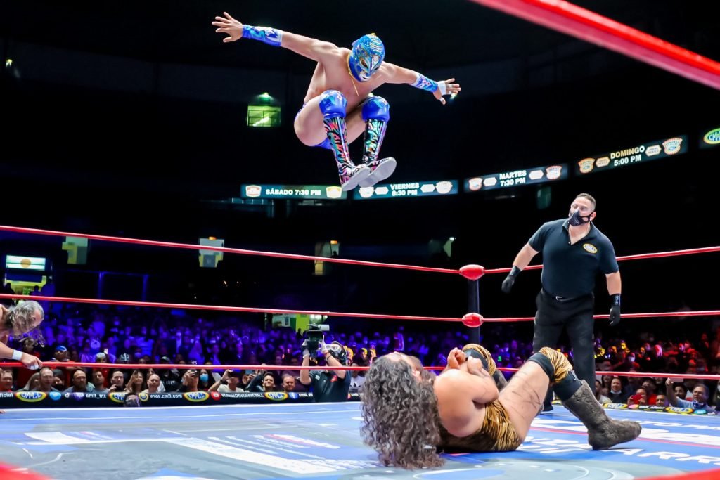 Titan jumping on Barbaro Cavernario in Arena Mexico