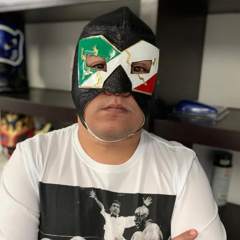 Alexis Sánchez is a local guide in Mexico City who organizes tours to Lucha Libre shows in CDMX for mexican wrestling.