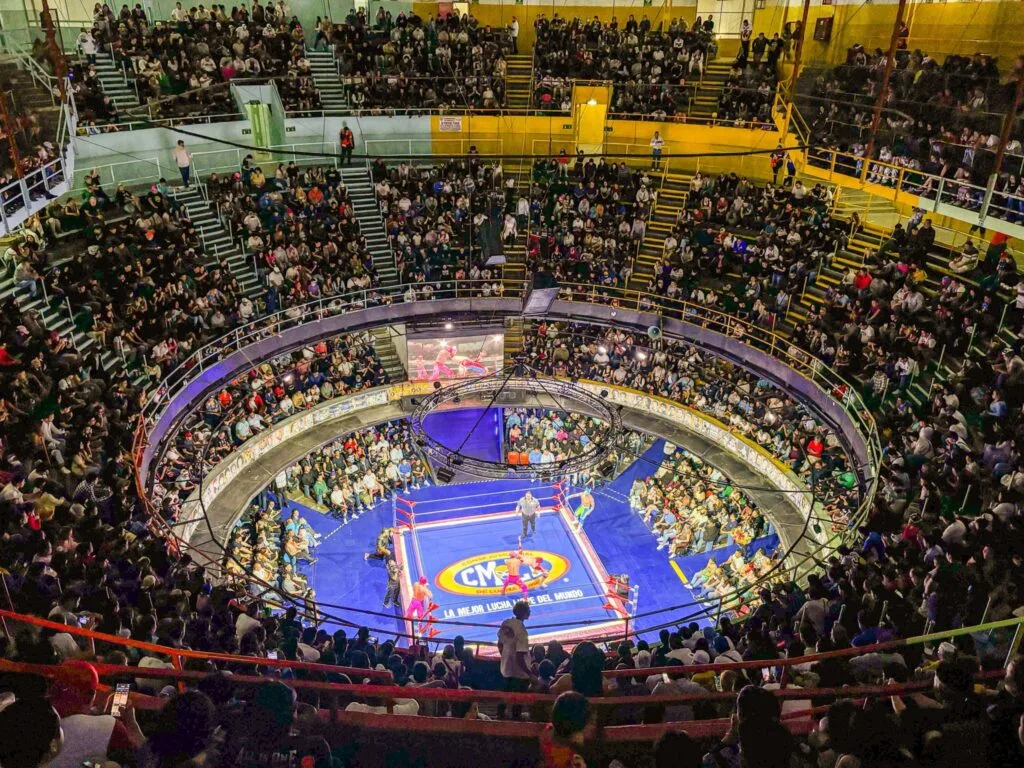 Arena Coliseo seen from the upper level during a lucha libre show